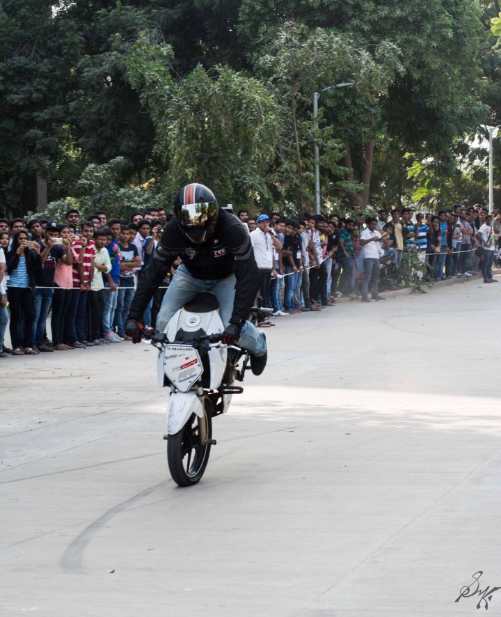 Bike stunt stoppie