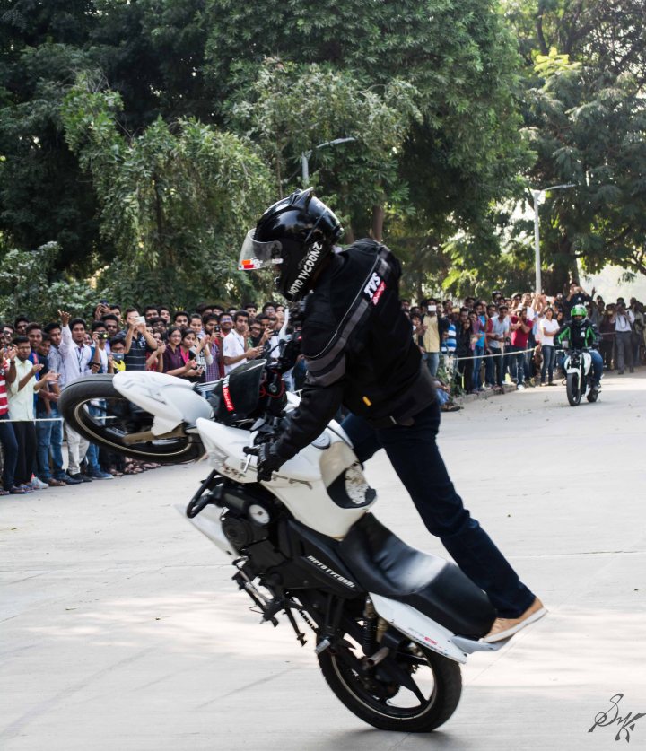 Bikes stunt wheelie