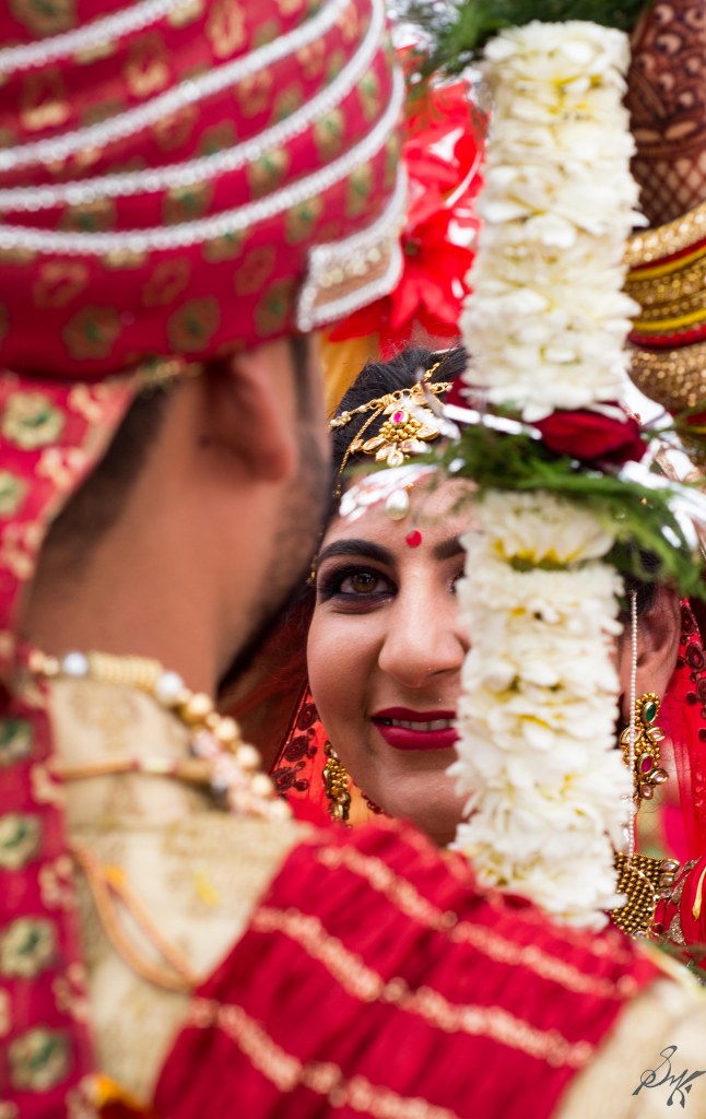 The exchange of garlands