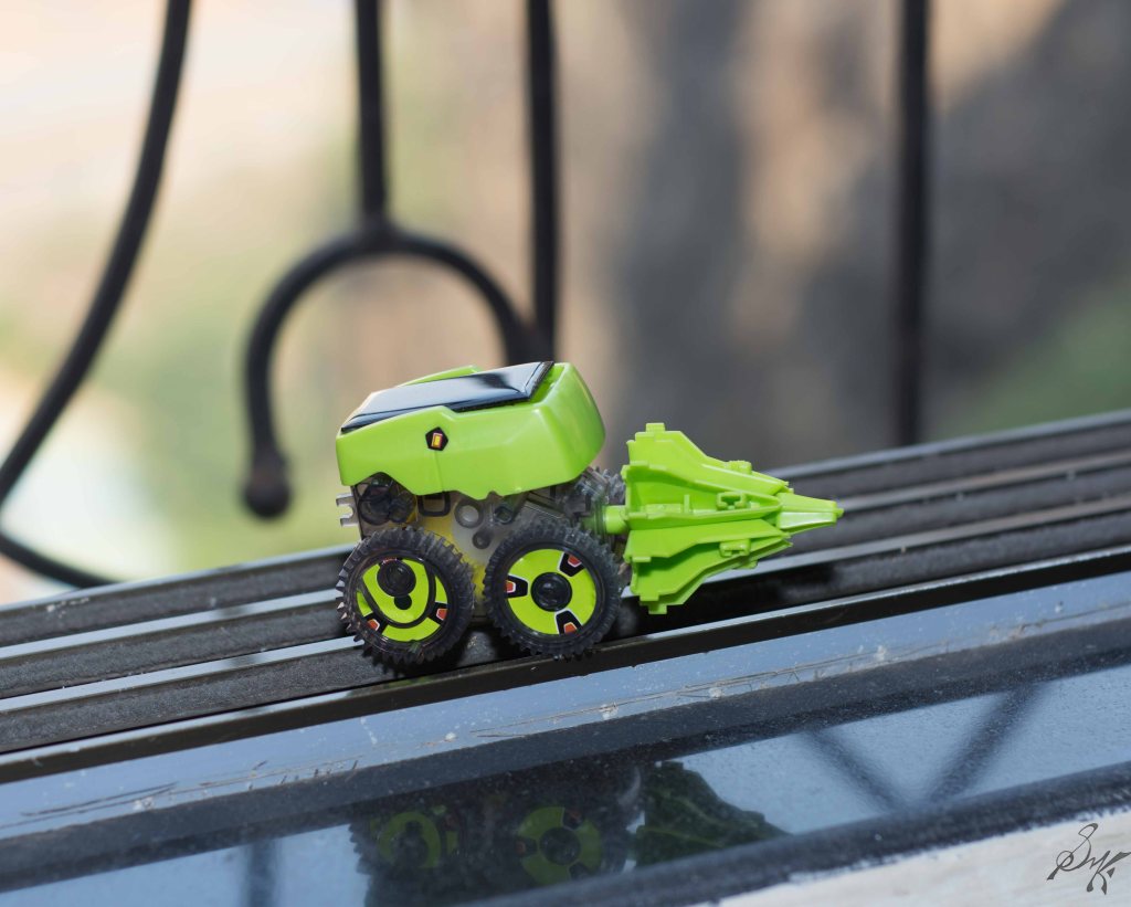 Scene exposed by flash, Sync speed 1/320, shutter speed 1/200