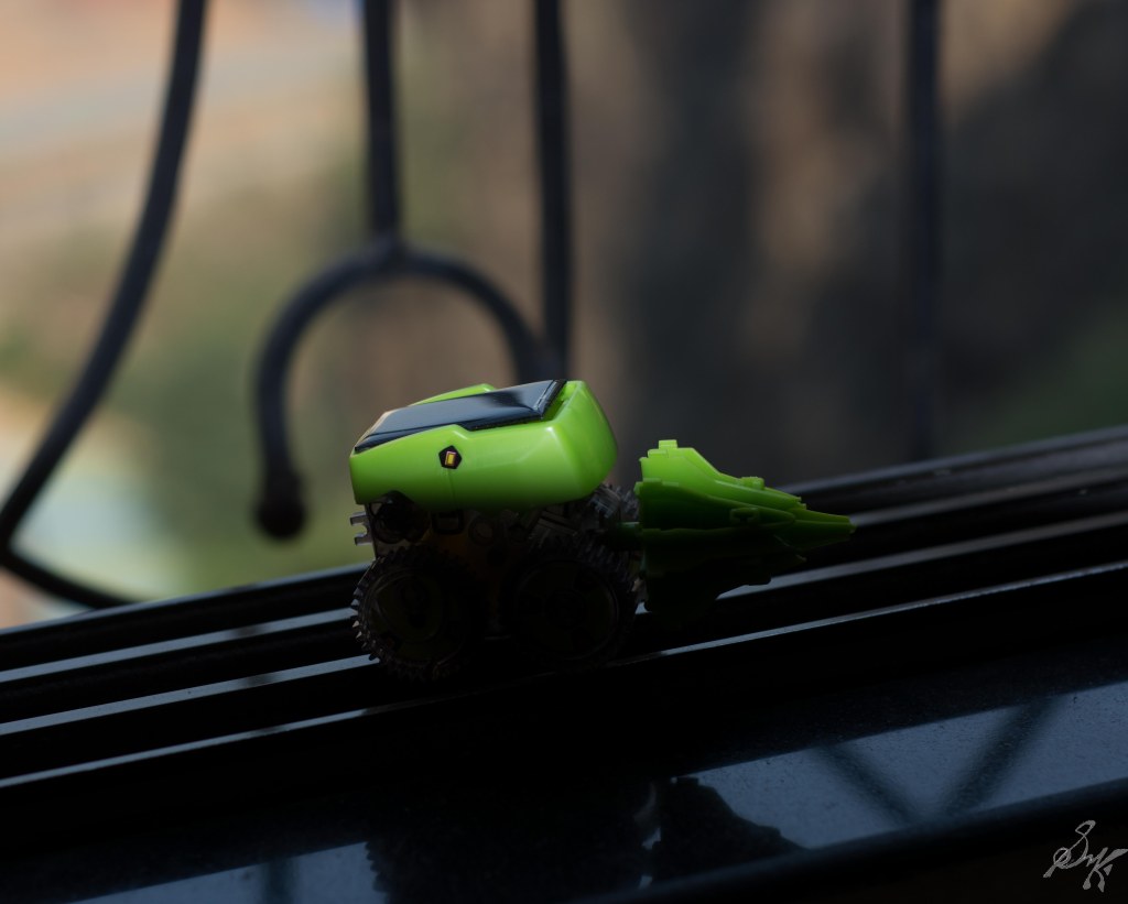 Scene exposed by flash, Sync speed 1/320, shutter speed 1/800