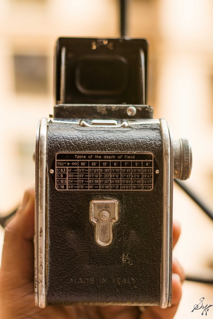 Table of depth of field on the back of the TLR camera, Mumbai, India